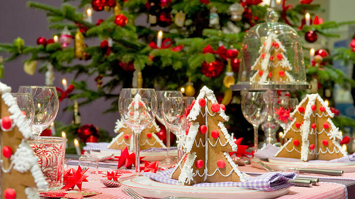 Weihnachtlich gedeckt wird an den Festtagen auch noch in vielen Münchner Restaurants.