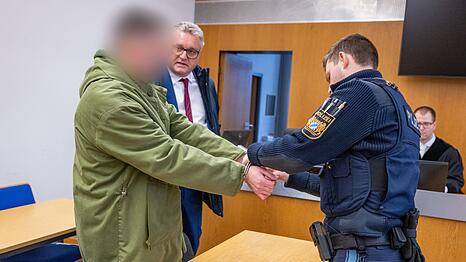 Die Ma&szlig;krugattacke auf einem Volksfest werteten die Richter als versuchten Mord. (Archivbild)