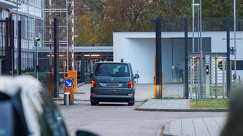 Der Ermittlungsrichter setzte den Haftbefehl in Vollzug.