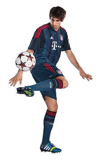Das neue Champions League Trikot des FC Bayern für die Saison 2013/2014. Die Bilder