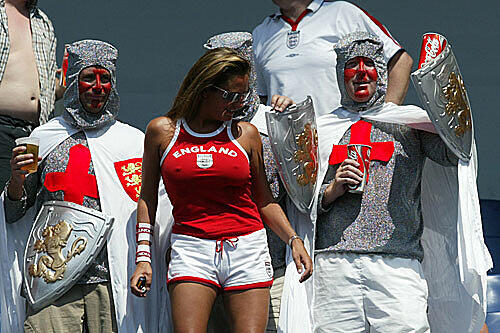 Am Dienstagabend trifft unsere Elf auf England, den Erzrivalen der deutschen Nationalmannschaft. Und diese Fans wollen wir nicht jubeln sehen!