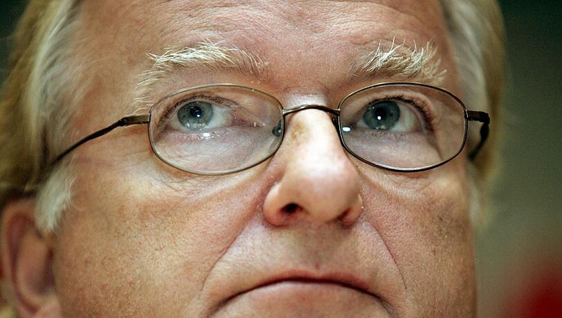 Die Staatsanwaltschaft hat Anklage gegen den Dortmunder Anwalt, Notar und ehemaligen BVB-Präsidenten, Gerd Niebaum, wegen des Verdachts des Betrugs und der Untreue erhoben.(Archivbild). Die Staatsanwaltschaft hat Anklage gegen den Dortmunder Anwalt, Notar und ehemaligen BVB-Präsidenten, Gerd Niebaum, wegen des Verdachts des Betrugs und der Untreue erhoben.(Archivbild).