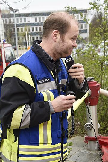 Ein technischer Defekt führte zu einem Großbrand beim Textilprouzenten Gore. Hier die Bilder des Brandes.