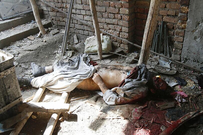 Überreste der Schlacht im Diplomatenviertel: Erst nach 18 Stunden, am frühen Montagmorgen, konnte der Angriff der Taliban niedergeschlagen werden. Mindestens 47 Tote wurden gezählt. 36 sollen Taliban gewesen sein. Die Bilder