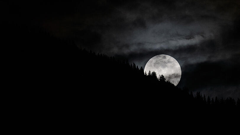 Supermond über Bayern