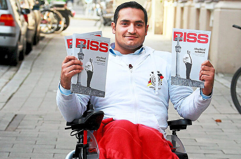 Husnain Akbar verkauft die &bdquo;Biss&ldquo;.