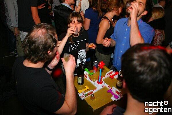 Im Yip Yab feierten die Studis bei "Looping Louie # Back in Town" den Beginn des Sommersemesters. Mehr Bilder unter: www.nachtagenten.de.
