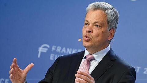 Manfred Knof, Vorsitzender des Vorstands der Commerzbank, steuert das Bankhaus um.