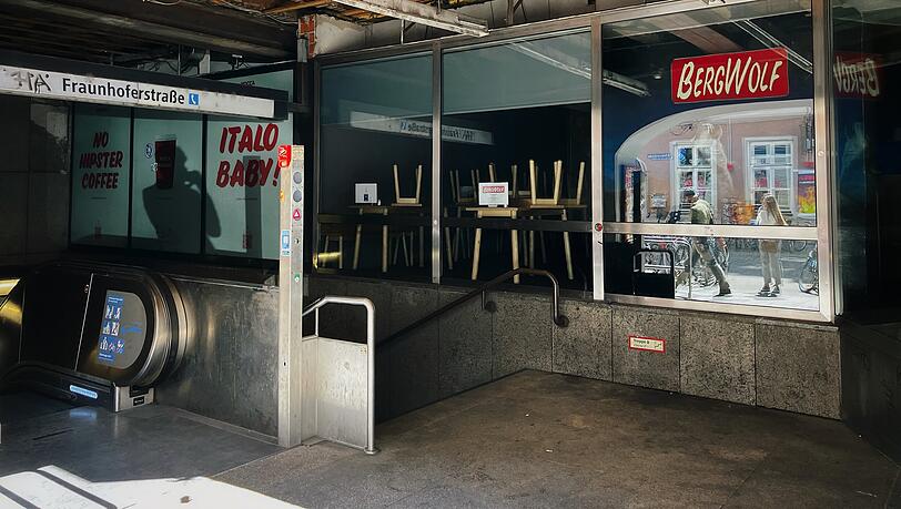 Eine Institution im Münchner Nachtleben: der Bergwolf. Hier gibt es Currywurst bis tief in die Nacht. Eine Institution im Münchner Nachtleben: der Bergwolf. Hier gibt es Currywurst bis tief in die Nacht.