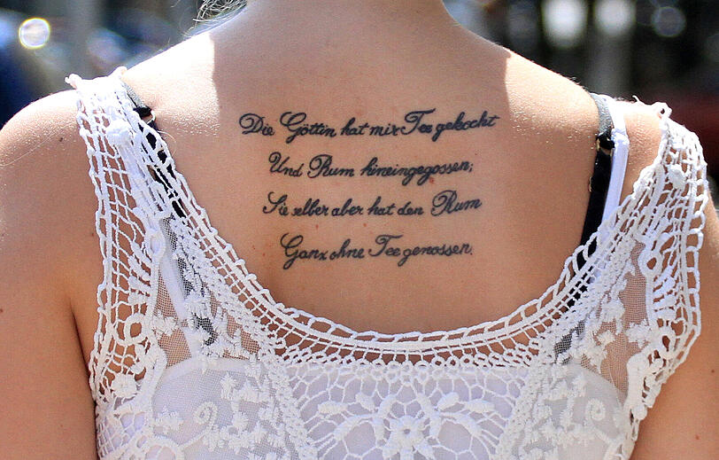 Sexy Körperkunst: Verrückte Tattoos - Spektakuläre Bilder...