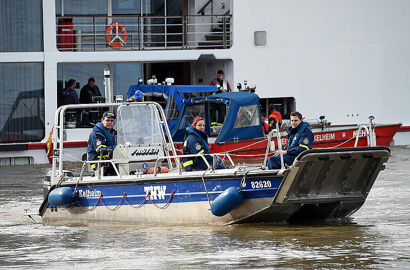 Die Bilder von der Schiffshavarie auf der Donau bei Bad Abbach.