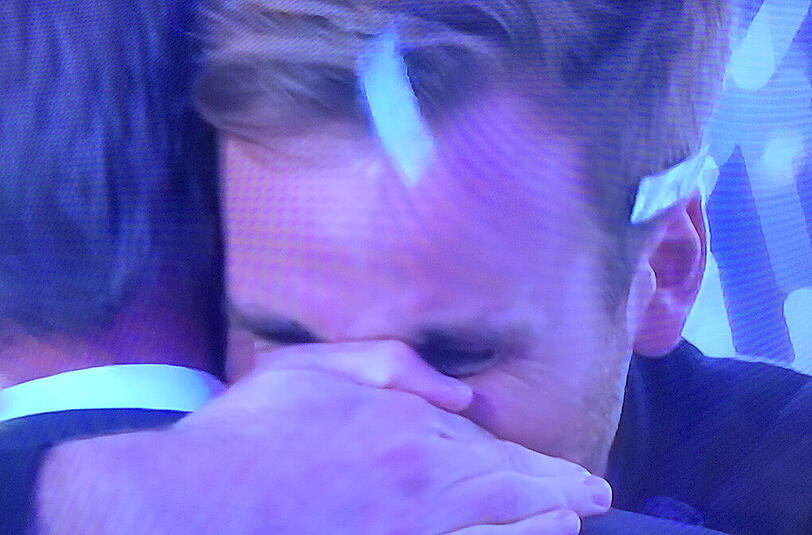 Unter Tränen zum Millionär: Leon Windscheid hat den Hauptgewinn bei Günther Jauchs Quiz geknackt. Dafür brauchte er aber die Hände des Moderators.