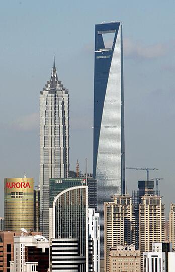 Platz 9: Das Shanghai World Financial Center ist ein 492 Meter hoher Wolkenkratzer in Shanghai und damit das höchste Gebäude der Stadt. Das Gebäude wurde am 28. August 2008 eröffnet.