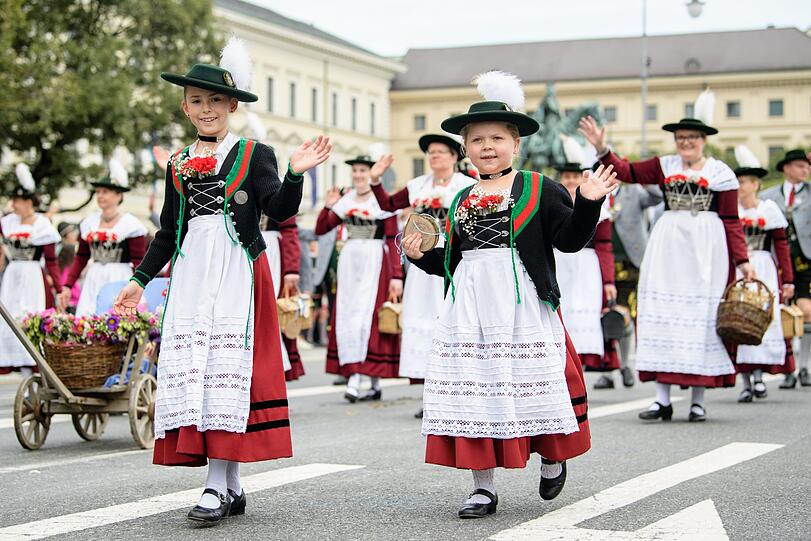 Der Trachten- und Schützenzug zur Münchner Theresienwiese war wieder für Groß und Klein eine tolle Veranstaltung, egal ob als Teilnehmer oder als Zuschauer.