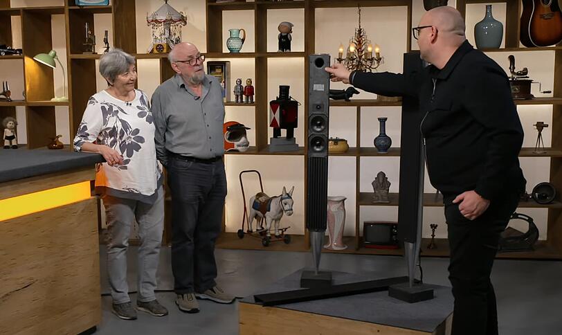 Michael Petry brachte ein paar Säulenstandlautsprecher der Nobelmarke Bang & Olufsen in die ZDF-Show mit. Michael Petry brachte ein paar Säulenstandlautsprecher der Nobelmarke Bang & Olufsen in die ZDF-Show mit.
