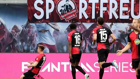 Krzysztof Piatek (l) bescherte Hertha BSC einen Punkt bei RB Leipzig.