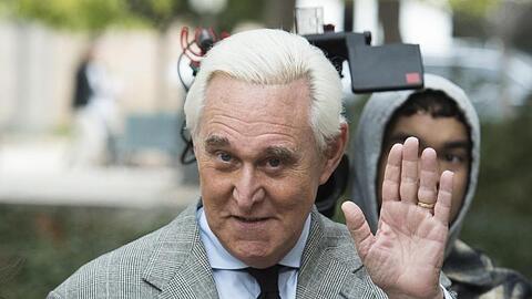 Kurz vor dem Ende seiner Amtszeit hat der abgewählte US-Präsident Donald Trump unter anderem seinen langjährigen Vertrauten Roger Stone begnadigt.