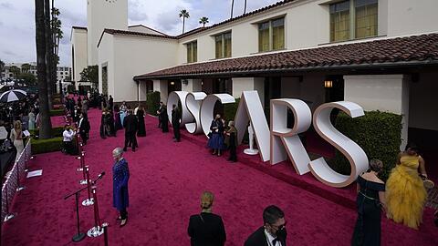 Mit Abstand: Glenn Close kommt zu der 93. Verleihung der Academy Awards am Art-Déco-Bahnhof Union Station am Roten Teppich an.