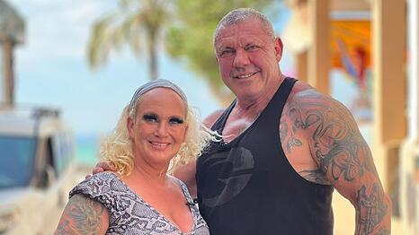 Die "Goodbye Deutschland"-Stars Caro und Andreas Robens haben den Kilos gemeinsam den Kampf angesagt.