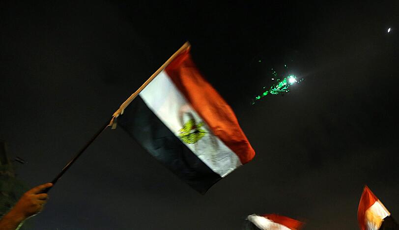 Ausnahmezustand am auf dem Tahrir-Platz in Kairo. Millionen Menschen feiern die Absetzung von Mohammed Mursi durch das ägyptische Militär.
