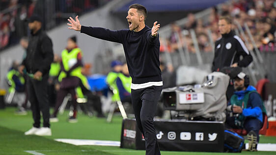 Coacht in gewohnt engagierter Manier: Leverkusen-Coach Xabi Alonso.