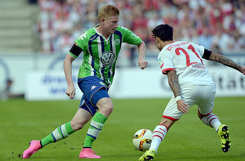 Der Wolfsburger Kevin De Bruyne im Duell mit dem Kölner Leonardo Bittencourt (rechts).
