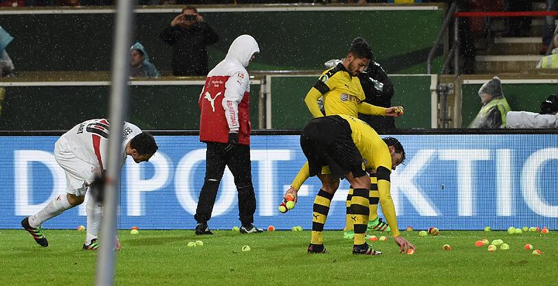 Von "Tennis Borussia Dortmund" schrieb die FAZ am Mittwoch. Warum, zeigen die Bilder.