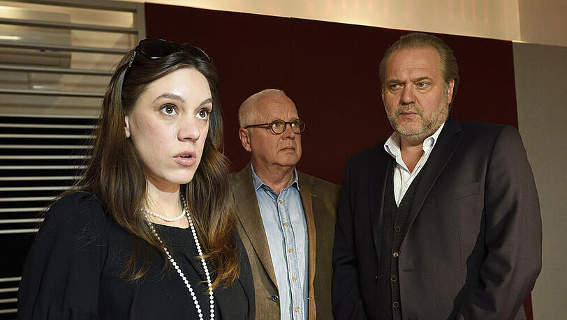 "Der Alte": Anja Wilflinger (Luise Berndt, l.), Gerd Heymann (Michael Ande, r.) und Hauptkommissar Richard Voss (Jan-Gregor Kremp, r.) "Der Alte": Anja Wilflinger (Luise Berndt, l.), Gerd Heymann (Michael Ande, r.) und Hauptkommissar Richard Voss (Jan-Gregor Kremp, r.)