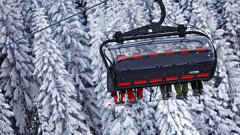 In den Alpen werden mehrere Zentimeter Neuschnee erwartet.