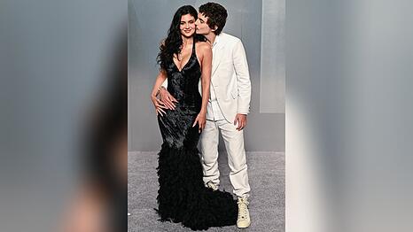 Auf der "Vanity Fair"-Oscar-Party gab es f&uuml;r Kylie Jenner ein K&uuml;sschen von Timoth&eacute;e Chalamet.