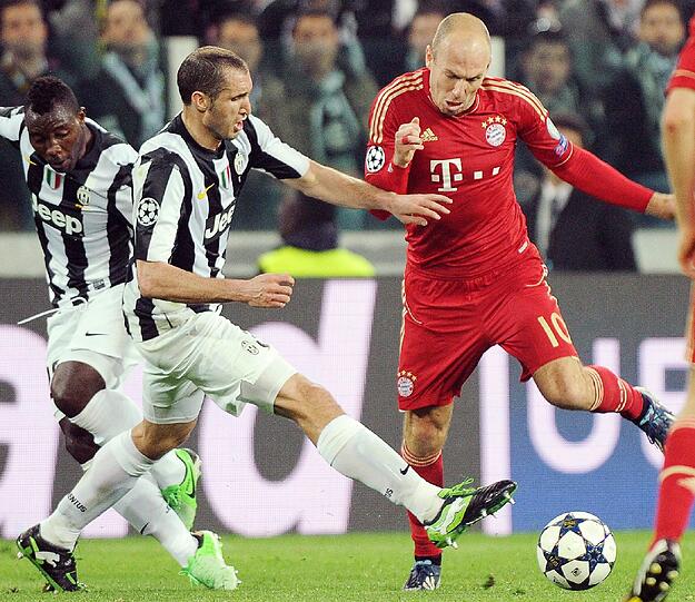 ARJEN ROBBEN: Note 3. Viel Aufwand, wenig Ergebnis. Kam von rechts mit seinen Dribblings nicht durch. Seine Schüsse? Große Streuung, z.B. an den Pfosten (57.). Zu genau geschlenzt: Pech!