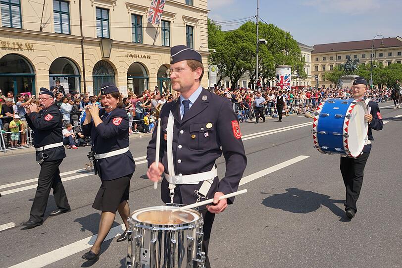 München feiert das 150-jährige Bestehen ihrer Feuerwehr mit einer großen Parade.