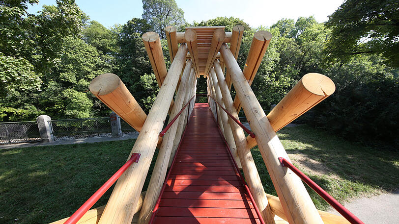 Witzig schaut er ja schon aus der "Bridge Sprout" (Brücken-Spross) vom Atelier Bow-Wow am Isar-Ufer an der Widenmayerstraße.