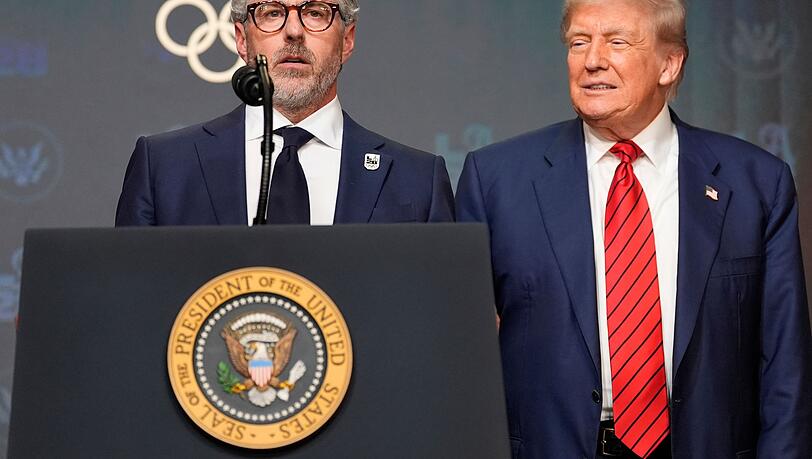 US-Präsident Trump (r) und Olympia-Organisationschef Casey Wasserman