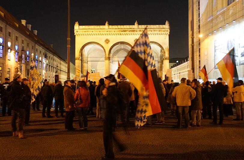 Pegida-Demonstranten vor der Feldherrnhalle.