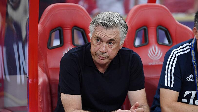Das Gesicht von Carlo Ancelotti zeigt es an: Der FC Bayern hat das letzte Testspiel der Asien-Reise mit 0:2 gegen Inter Mailand verloren. Das Gesicht von Carlo Ancelotti zeigt es an: Der FC Bayern hat das letzte Testspiel der Asien-Reise mit 0:2 gegen Inter Mailand verloren.