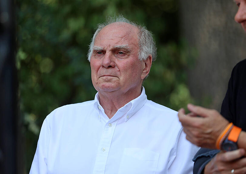 Der Aufsichtsrat um Ehrenpräsident Uli Hoeneß hat die sportliche Leitung für diesen Sommer mit einem Sparkurs beauftragt.