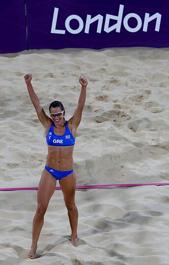 Wummernde Beats, tanzende Fans, knappe Bikinis und die besten Beachvolleyballer der Welt: Beim olympischen Turnier auf dem Horse Guards Parade wird ausgelassen gefeiert.