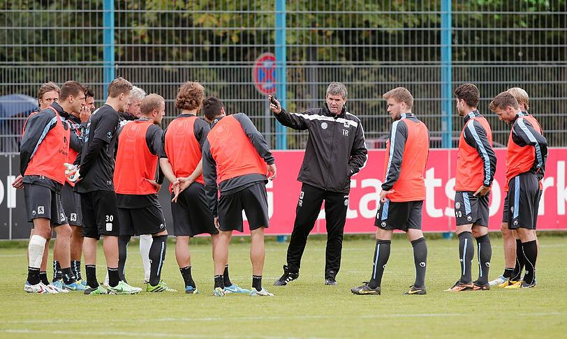 Training an der Grünwalder: Friedhelm Funkel bei der Einheit mit dem TSV 1860. Die Bilder