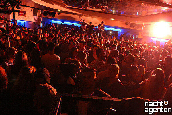 Die besten Partybilder vom Samstag. Hier aus dem Crown's Club.