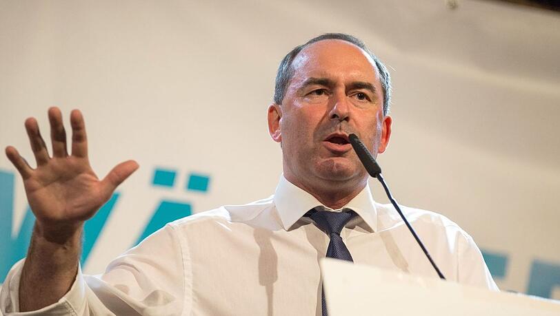 Bayerns Wirtschaftsminister Hubert Aiwanger (Freie Wähler) plädiert für eine "Ersatz-Gedenk-Wiesn". Bayerns Wirtschaftsminister Hubert Aiwanger (Freie Wähler) plädiert für eine "Ersatz-Gedenk-Wiesn".
