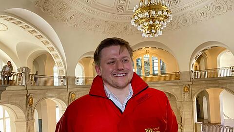 Der Satiriker Sebastian Hotz alias El Hotzo im Kammergericht.