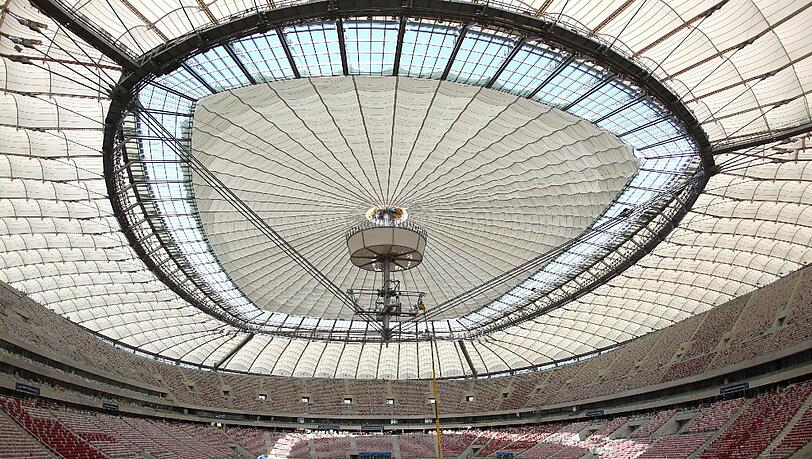 Reichlich Arbeit gibt es auch noch im Warschauer Stadion, wie diese Aufnahme vom 26. August verdeutlicht. Reichlich Arbeit gibt es auch noch im Warschauer Stadion, wie diese Aufnahme vom 26. August verdeutlicht.