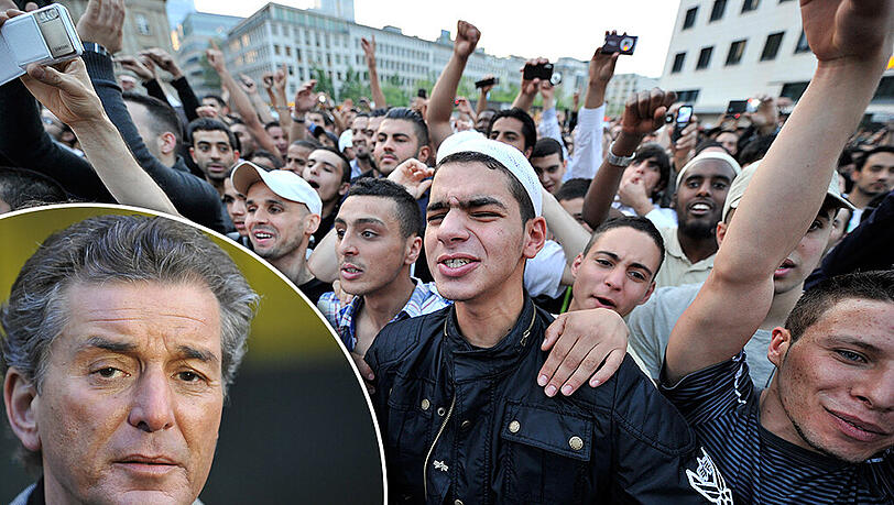 Jugendliche auf einer salafistischen Kundgebung in Frankfurt. Michel Friedman kritisiert die Ausbildung der Prediger in den Moscheen. Jugendliche auf einer salafistischen Kundgebung in Frankfurt. Michel Friedman kritisiert die Ausbildung der Prediger in den Moscheen.