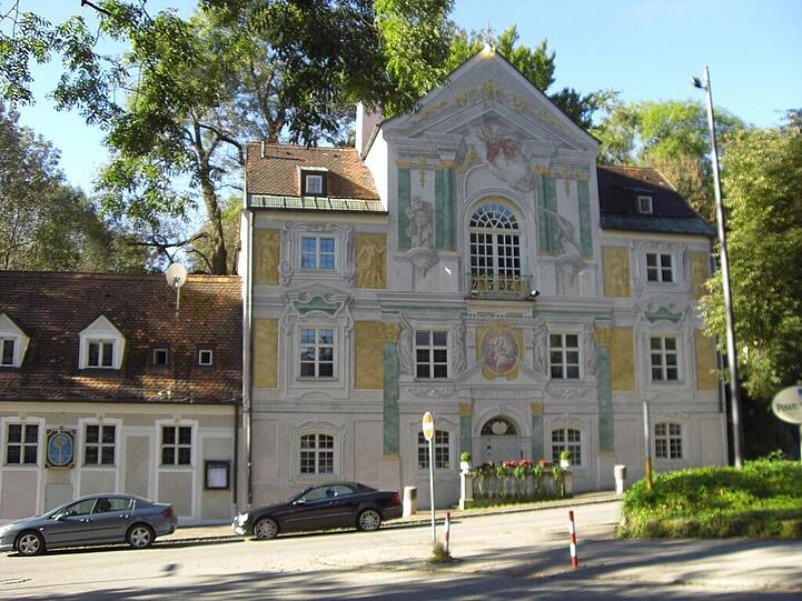 Idyllisch: das Asam-Schlössl in der Maria-Einsiedel-Straße 45.