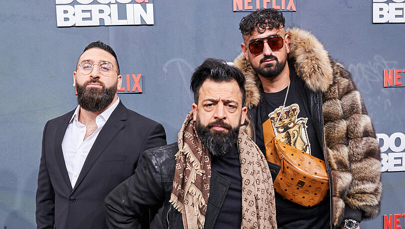 Roozbeh Farhangmehr mit Rap-Kollegen Sinan-G (li.) und Haftbefehl (re.)