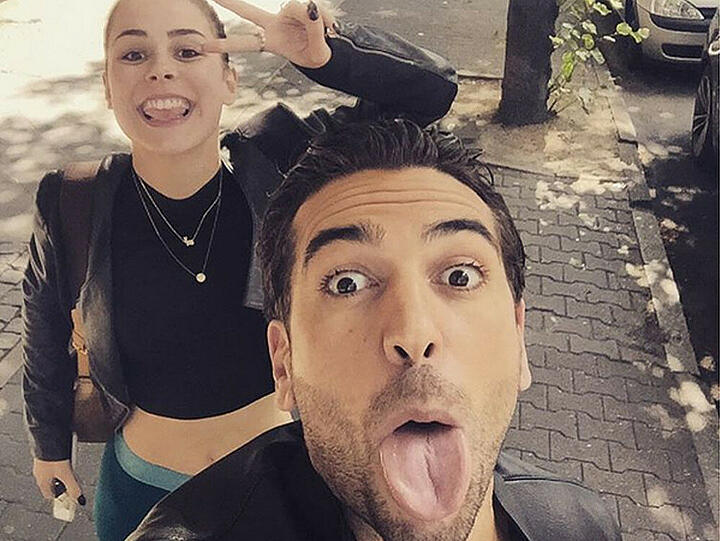 Dieses Selfie postete Elyas M'Barek bei Instagram und verriet, dass Lena und er gemeinsam ein Video drehen
