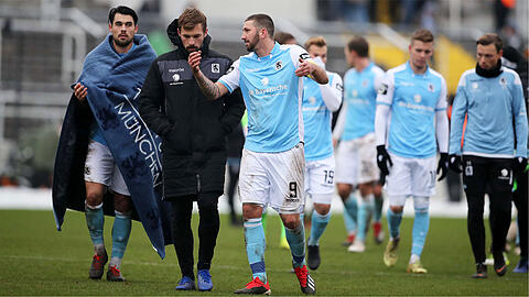 Redebedarf: Sascha Mölders und die Löwen nach dem enttäuschenden Spiel gegen Carl Zeiss Jena.