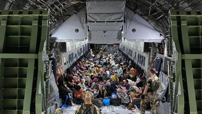 Blick in einen Bundeswehr-Airbus in Taschkent in Usbekistan nach der Ankunft aus Kabul.