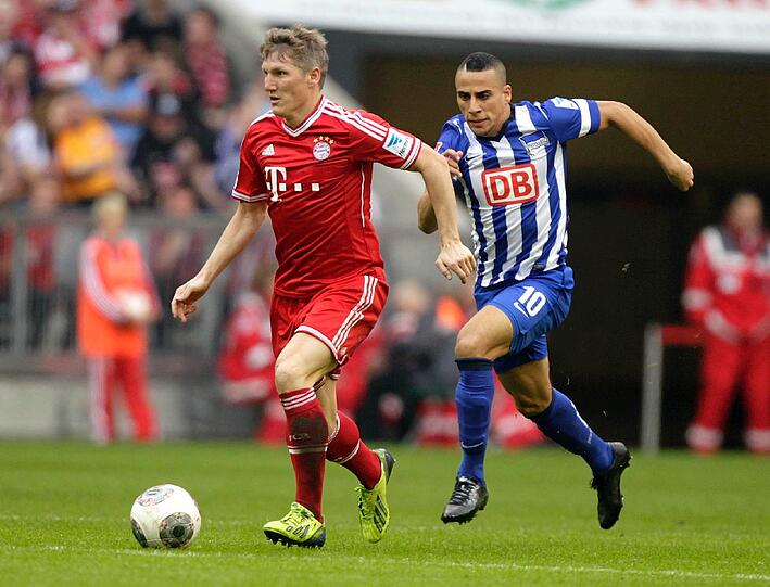 Bastian Schweinsteiger - Note 2 - Spielte defensiver, als es ihm lieb war. Mit mehreren starken Abwehraktionen, zum Beispiel als Torverhinderer gegen Cigerci (48.). Torvorlage zum 2:1. Versuchte zu beruhigen, als Hertha nochmal rankam. Offensiv sonst nur einmal gefährlich: knapp drüber (68.).